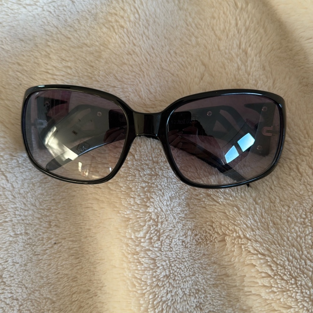 Super cute black and purple-ish lens sparkle glasses